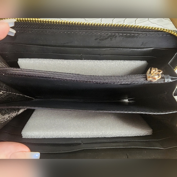 NWOT Michael Kors Black Wristlet Wallet - Picture 3 of 9